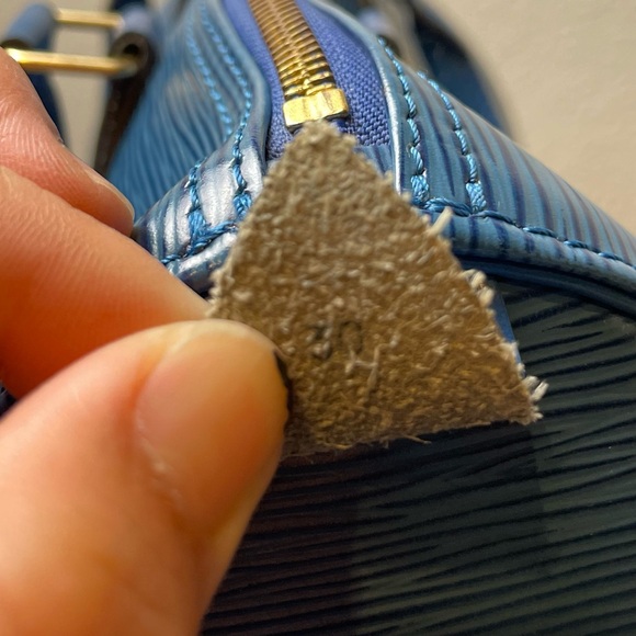 SOLD!! 🎉Louis Vuitton Speedy 30 Shoulder Bag Blue Epi Leather - Picture 4 of 15